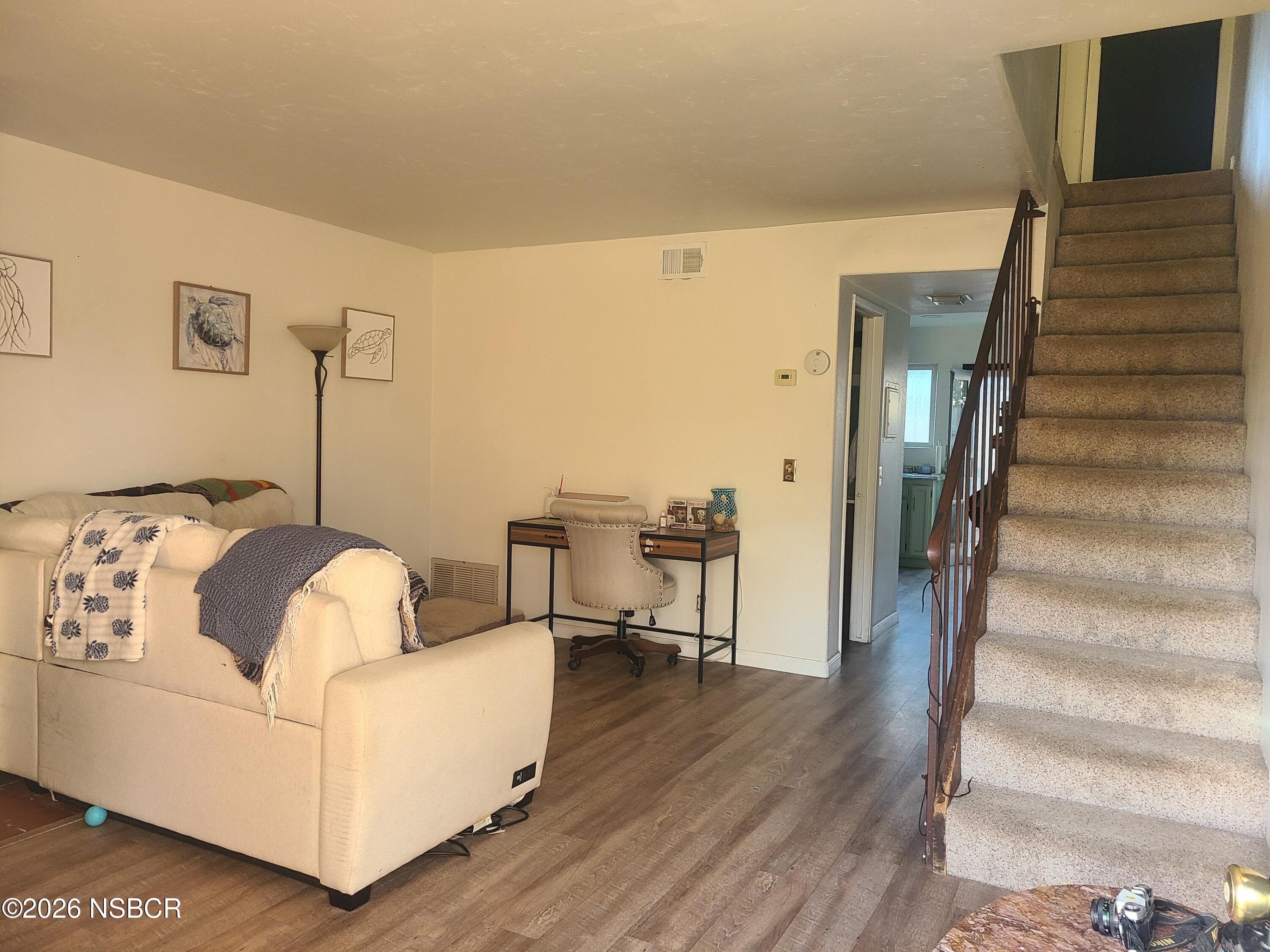 1011 West Walnut Avenue Lompoc, CA 93436 - Photo 5 of 29 1011 livingroom3