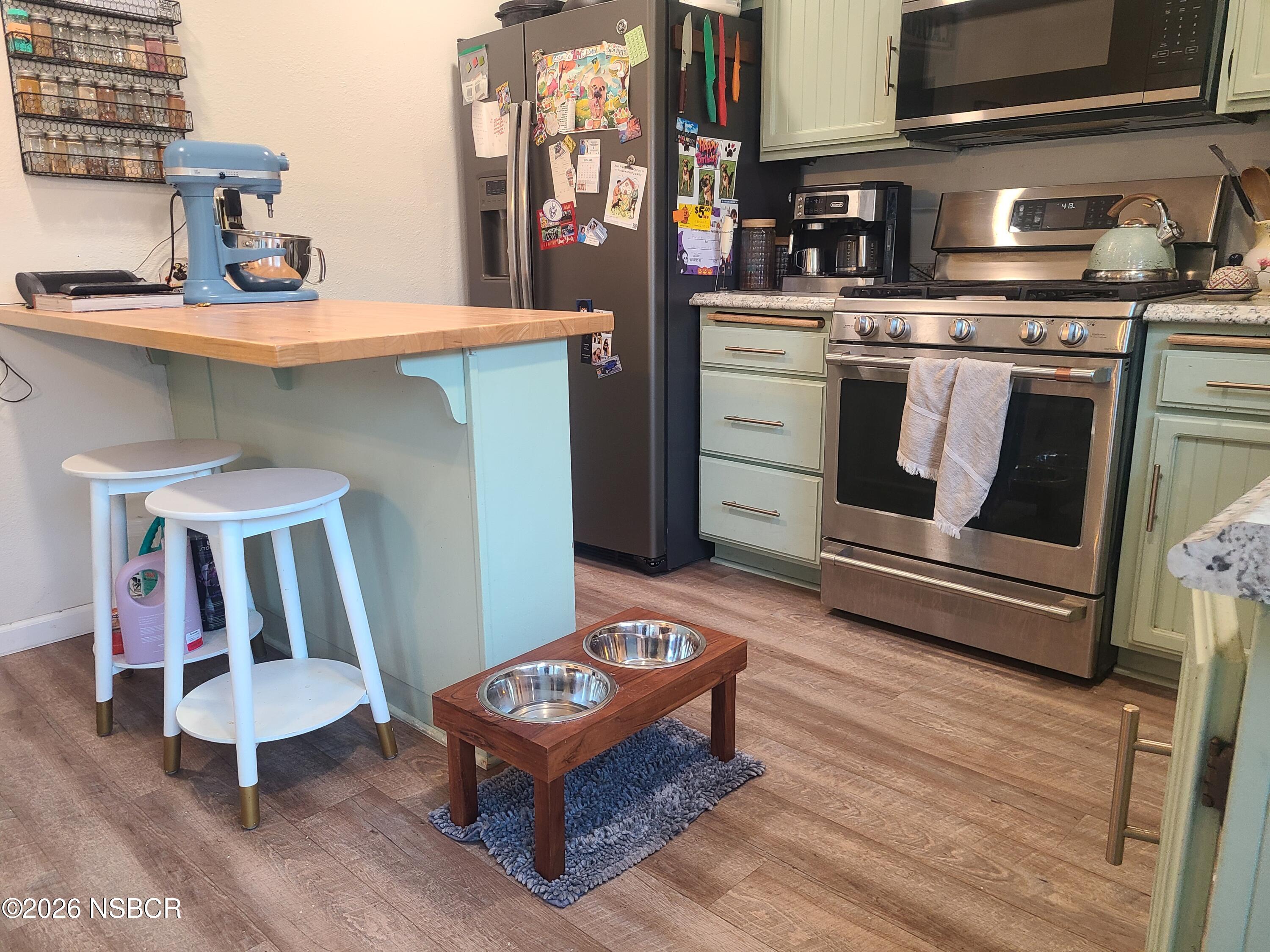 1011 West Walnut Avenue Lompoc, CA 93436 - Photo 9 of 29 1011 kitchen3