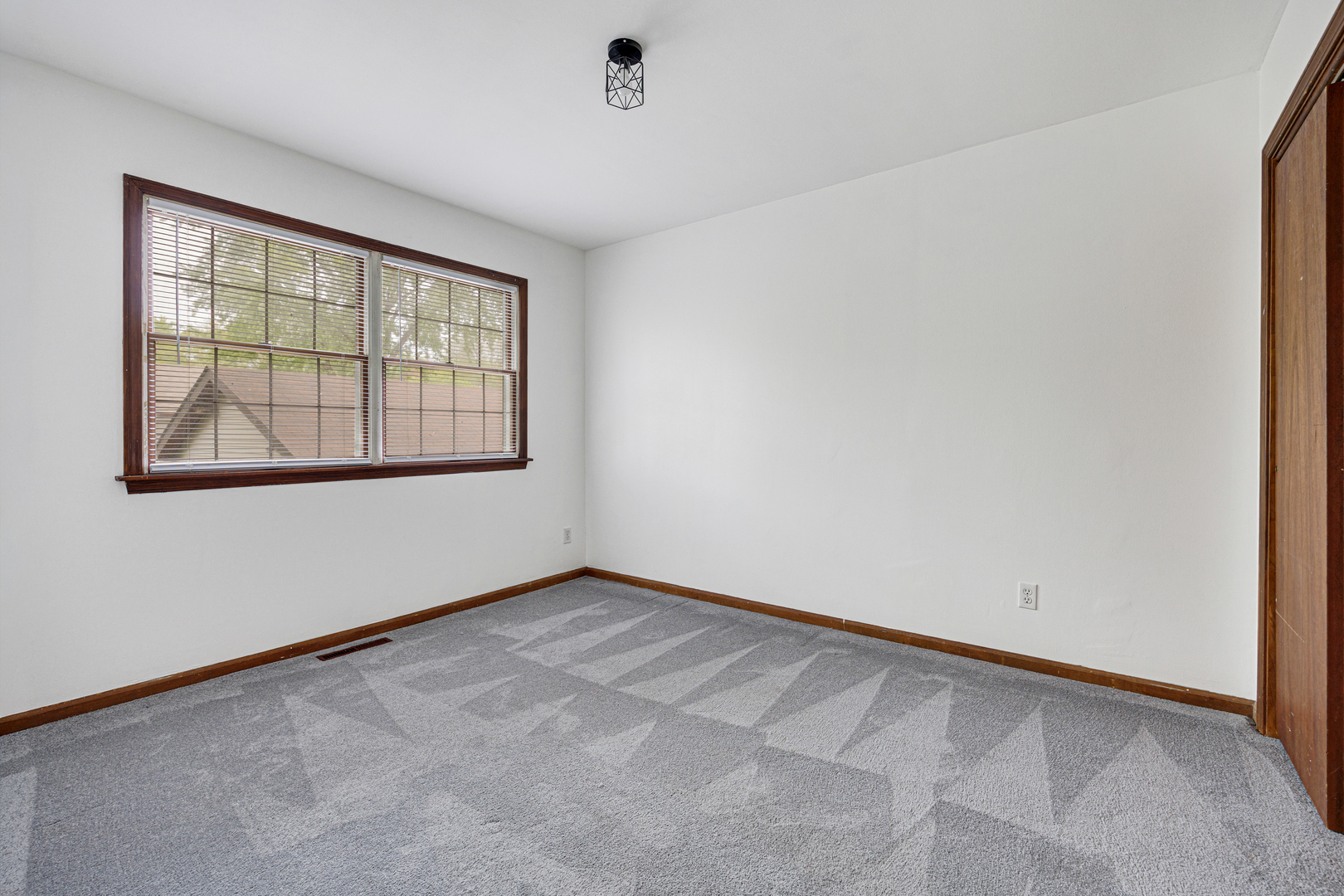 26 Miller Road Lake In The Hills, IL 60156 - Photo 12 of 25 Gallery Image 12