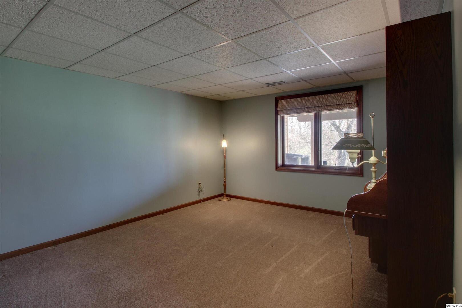 336 Spring Lake Drive Quincy, IL 62305 - Photo 11 of 33