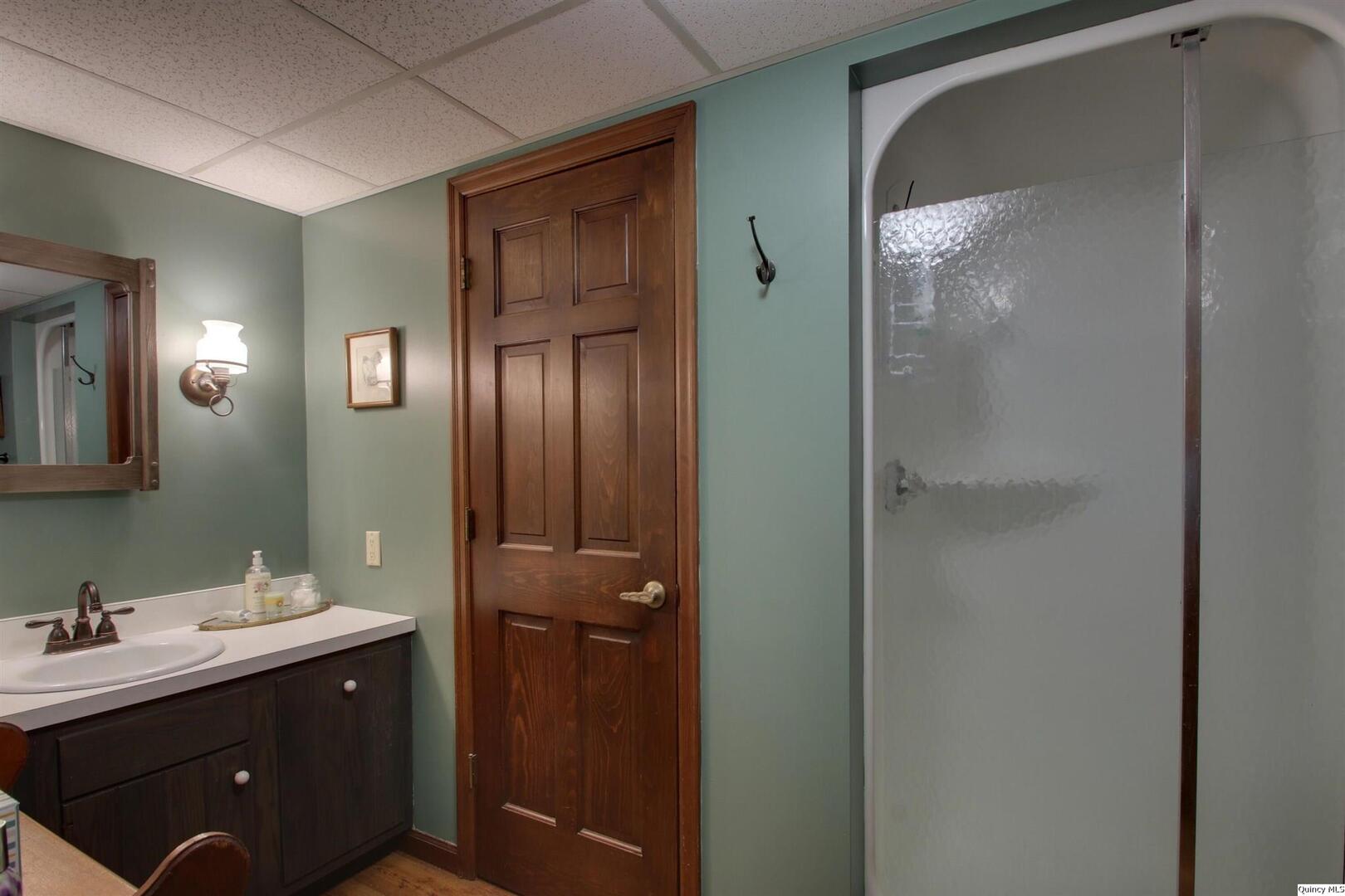 336 Spring Lake Drive Quincy, IL 62305 - Photo 15 of 33