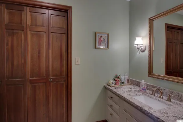 $413,900 | 336 Spring Lake Drive, Quincy, IL 62305