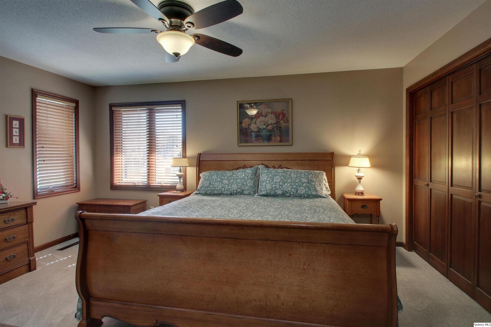 336 Spring Lake Drive Quincy, IL 62305 - Photo 17 of 33