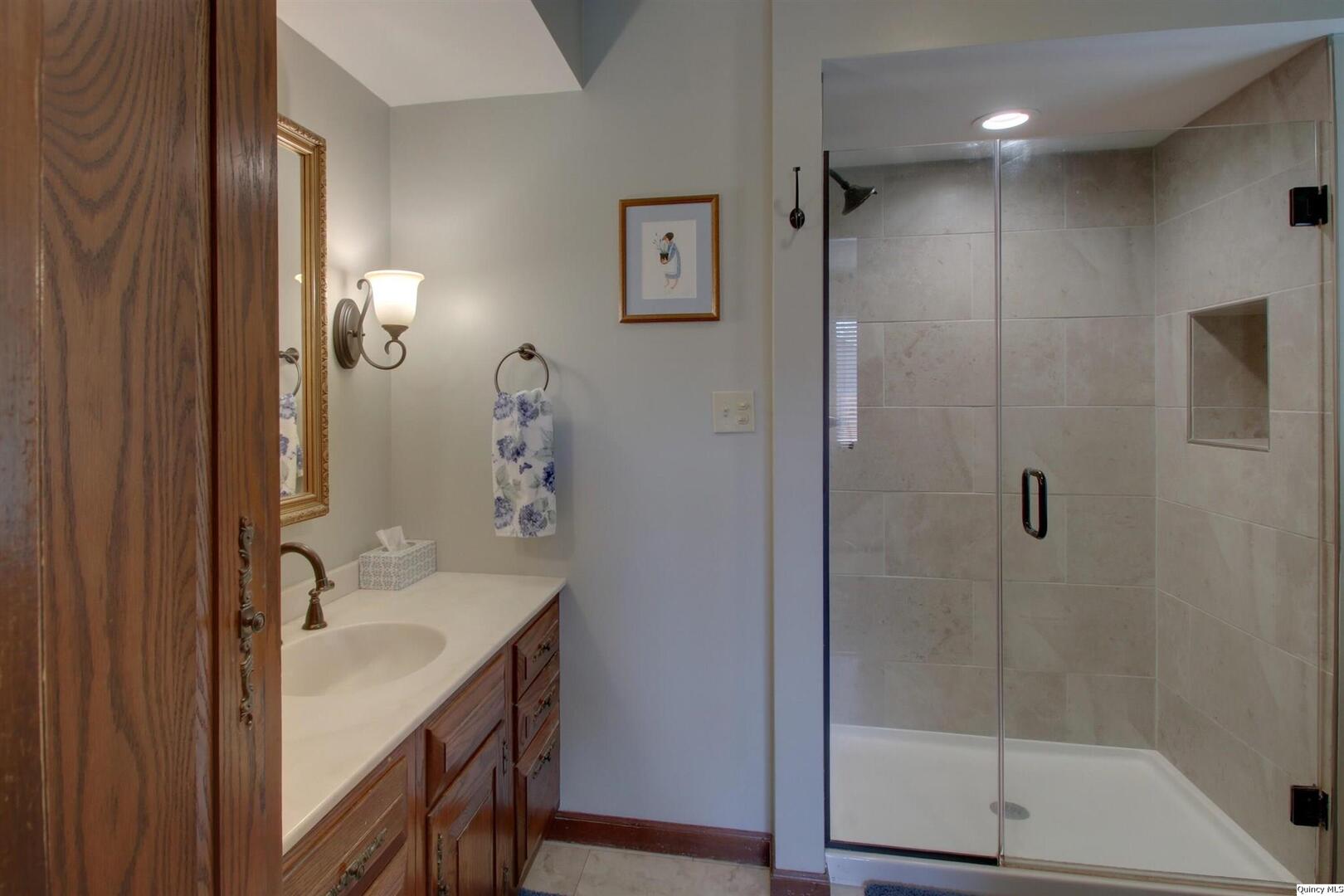 336 Spring Lake Drive Quincy, IL 62305 - Photo 18 of 33