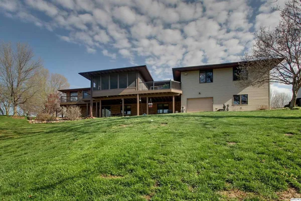 $413,900 | 336 Spring Lake Drive, Quincy, IL 62305