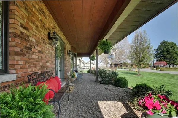 $413,900 | 336 Spring Lake Drive, Quincy, IL 62305