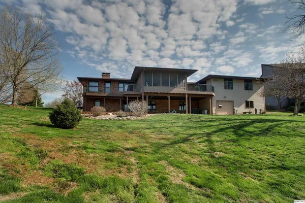 $413,900 | 336 Spring Lake Drive, Quincy, IL 62305