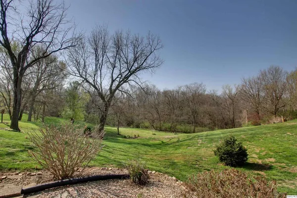 $413,900 | 336 Spring Lake Drive, Quincy, IL 62305