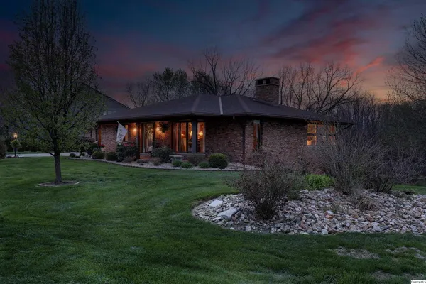 $413,900 | 336 Spring Lake Drive, Quincy, IL 62305