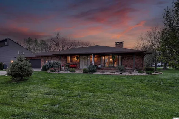 $413,900 | 336 Spring Lake Drive, Quincy, IL 62305