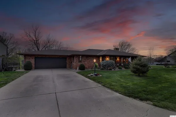 $413,900 | 336 Spring Lake Drive, Quincy, IL 62305