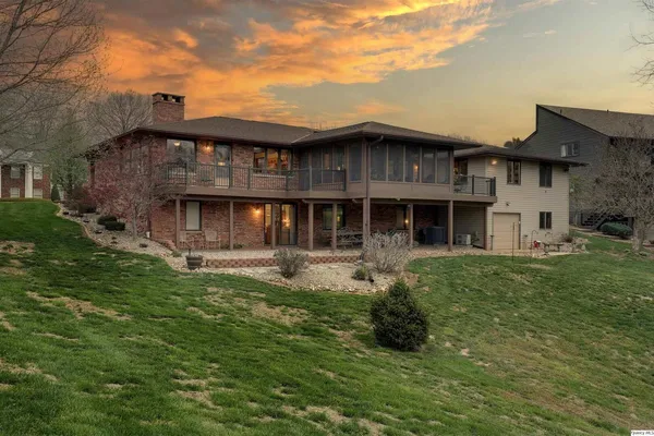 $413,900 | 336 Spring Lake Drive, Quincy, IL 62305