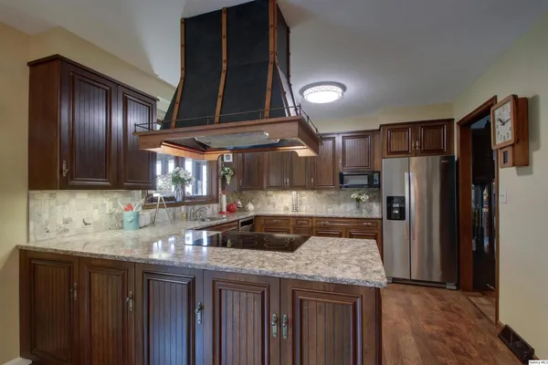 $413,900 | 336 Spring Lake Drive, Quincy, IL 62305