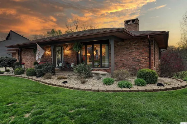 $413,900 | 336 Spring Lake Drive, Quincy, IL 62305