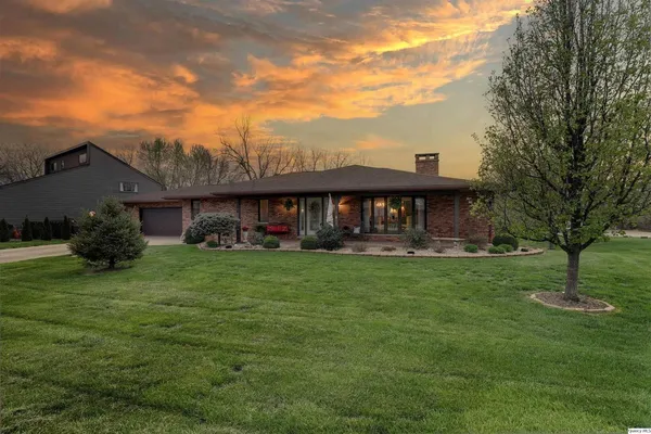 $413,900 | 336 Spring Lake Drive, Quincy, IL 62305