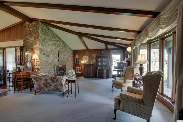 $413,900 | 336 Spring Lake Drive, Quincy, IL 62305