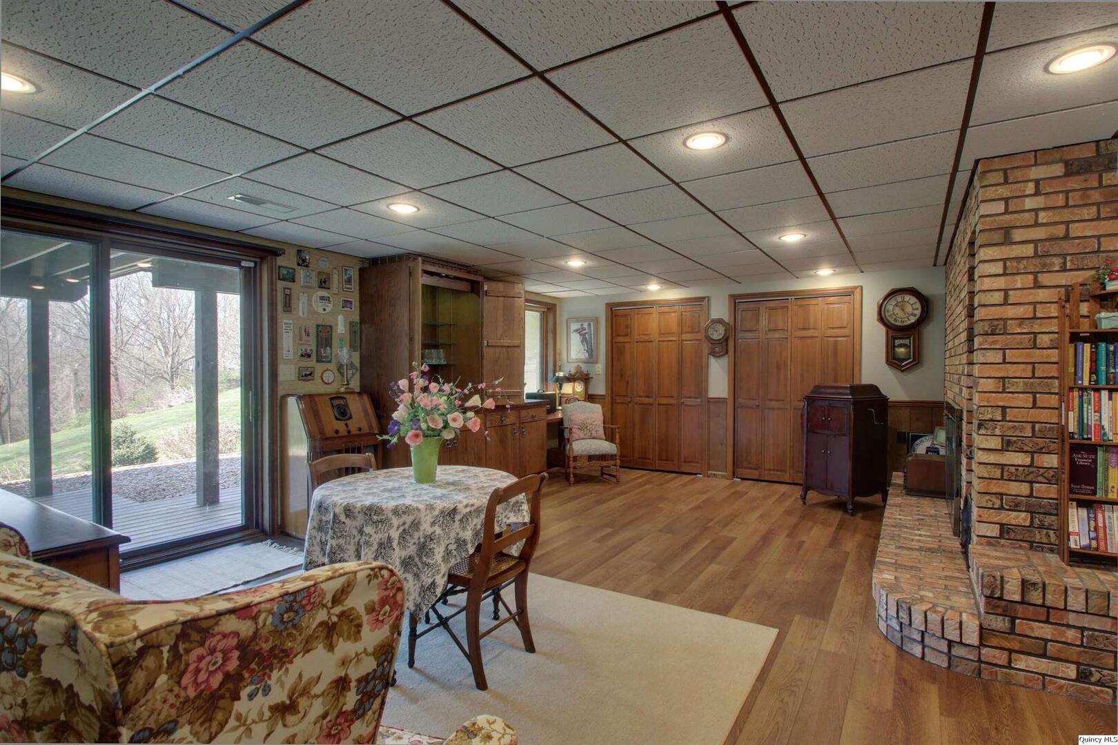 336 Spring Lake Drive Quincy, IL 62305 - Photo 6 of 33