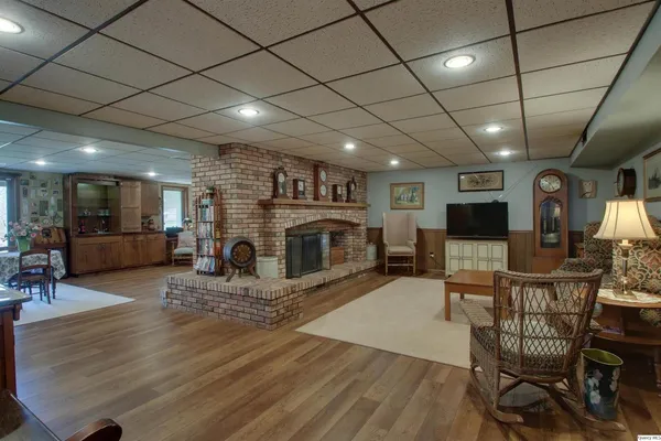 $413,900 | 336 Spring Lake Drive, Quincy, IL 62305