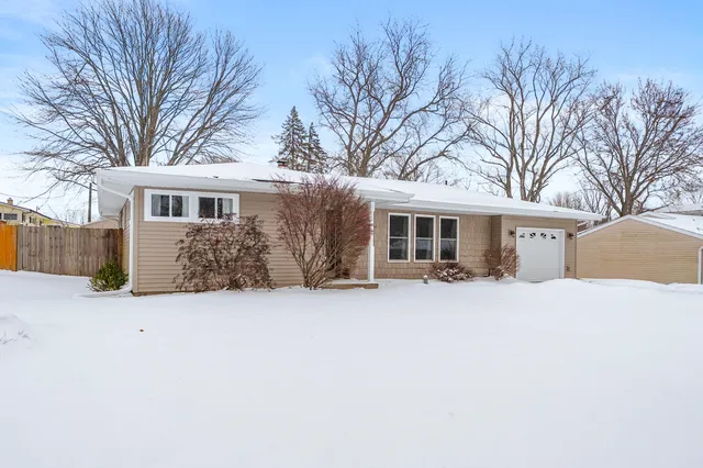 $269,900 | 232 Glenview Drive, Paw Paw, MI 49079