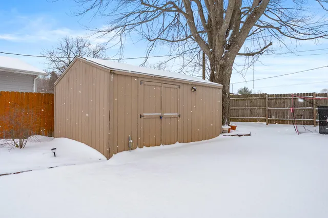 $269,900 | 232 Glenview Drive, Paw Paw, MI 49079