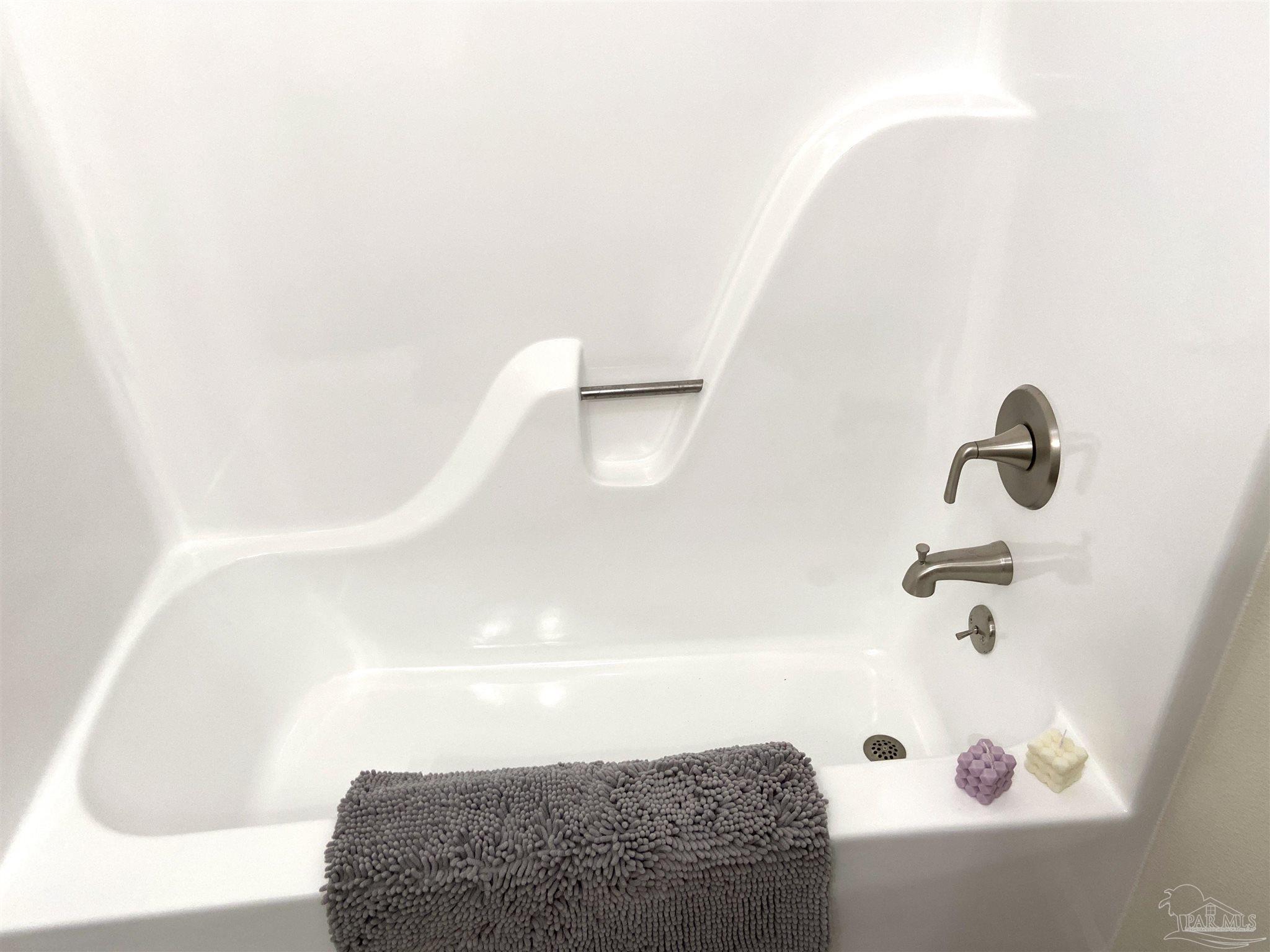 4200 Rigby Road Century, FL 32535 - Photo 32 of 71 a bathroom with a bathtub