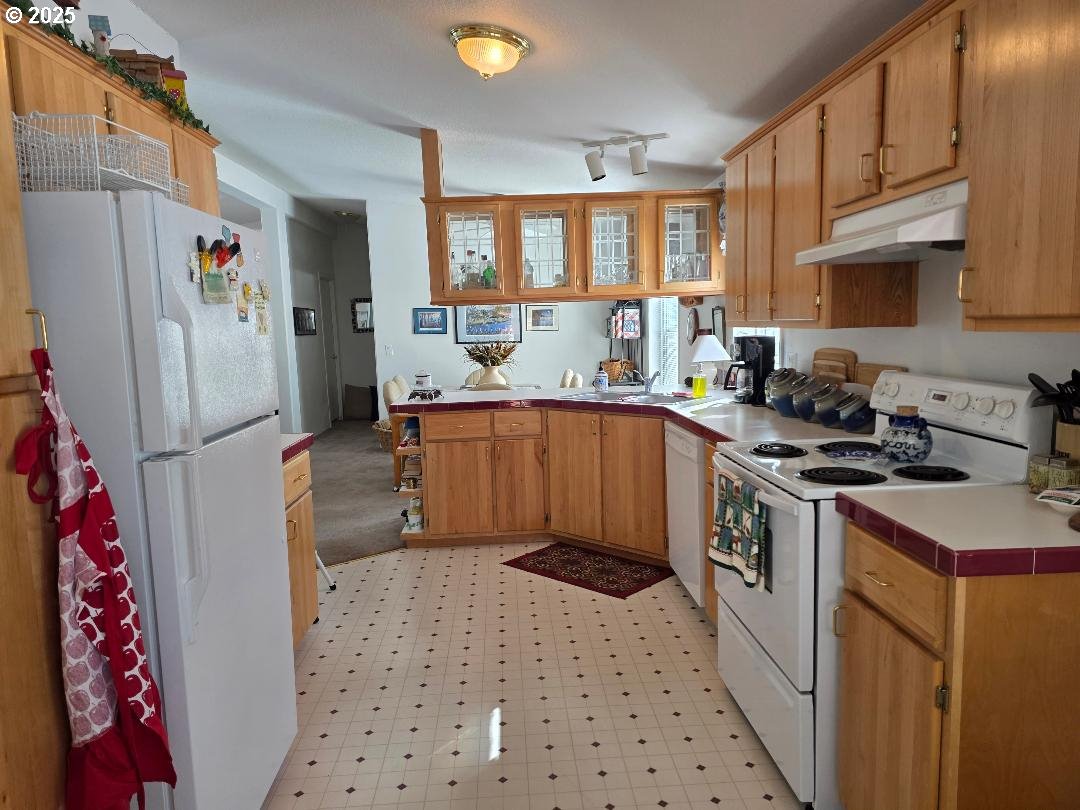 232 South Oak Road Wamic, OR 97063 - Photo 16 of 31 a kitchen with stainless steel appliances a sink stove refrigerator and cabinets