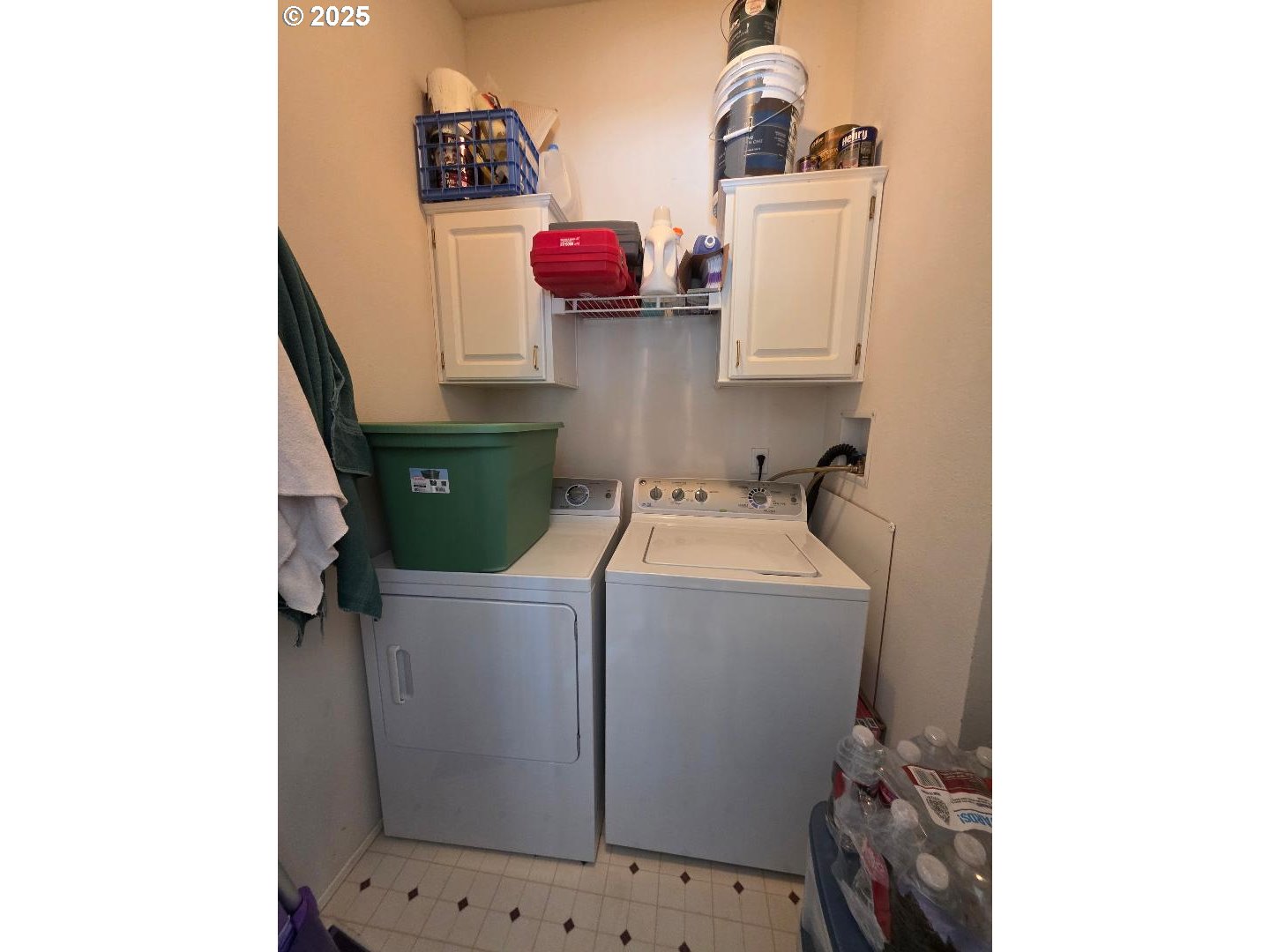 232 South Oak Road Wamic, OR 97063 - Photo 27 of 31 a utility room with dryer and washer