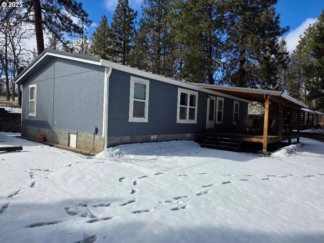232 South Oak Road Wamic, OR 97063 - Photo 4 of 31 a view of wooden house