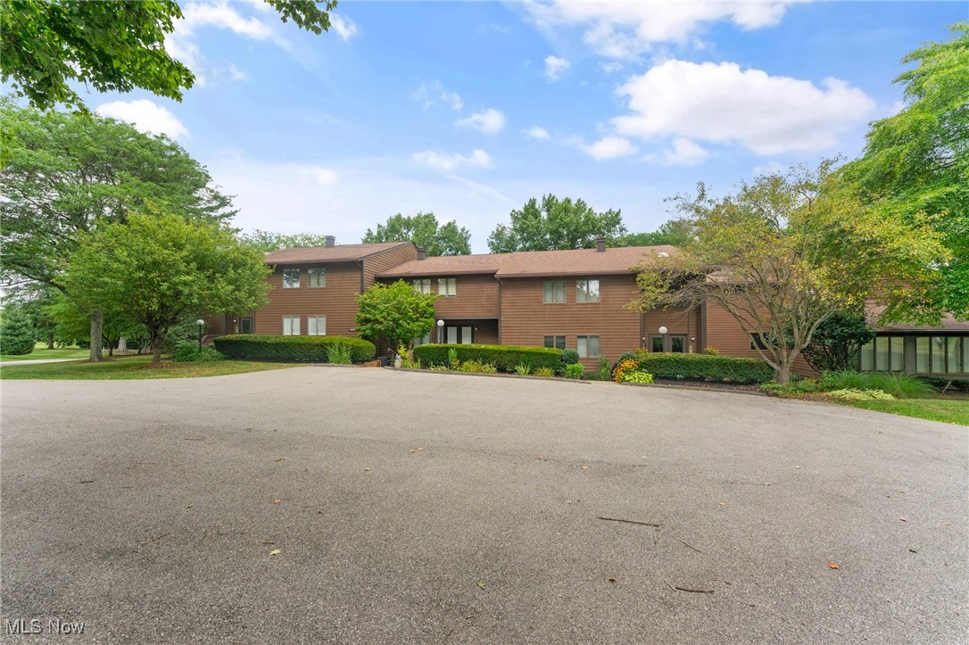 1175 East Calla Road, Unit C215 Youngstown, OH 44514 - Photo 40 of 44 Plenty of parking in front for guests!
