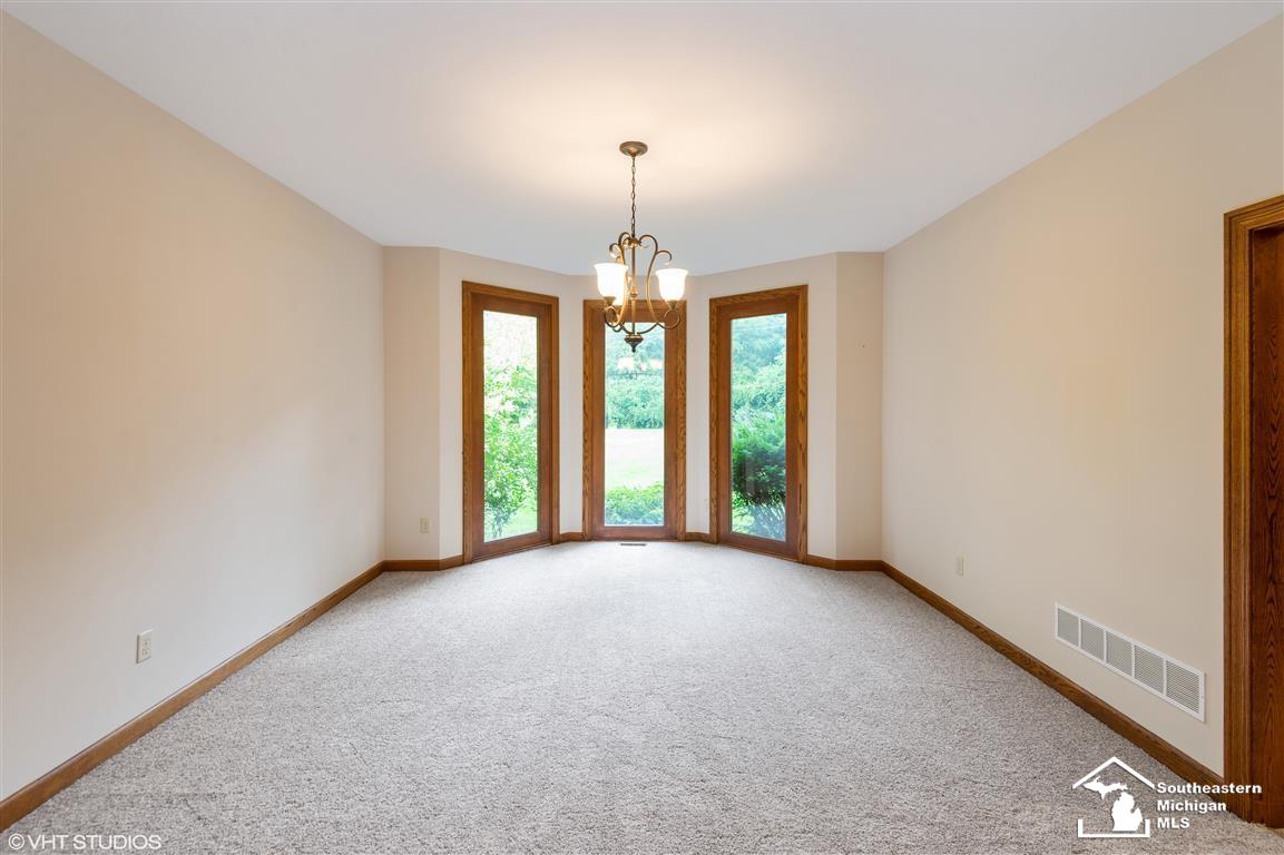 621 East Hurd Road Monroe, MI 48162 - Photo 11 of 28 31394503-10.JPG