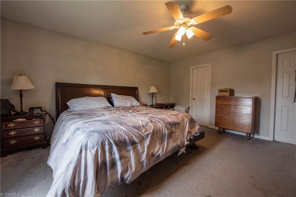 146 Central Oaks Road Clemmons, NC 27012 - Photo 4 of 31 Gallery Image 4