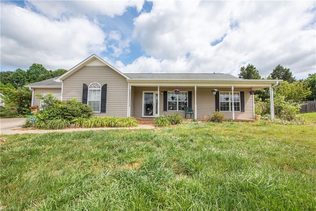 146 Central Oaks Road Clemmons, NC 27012 - Photo 5 of 31 Gallery Image 5