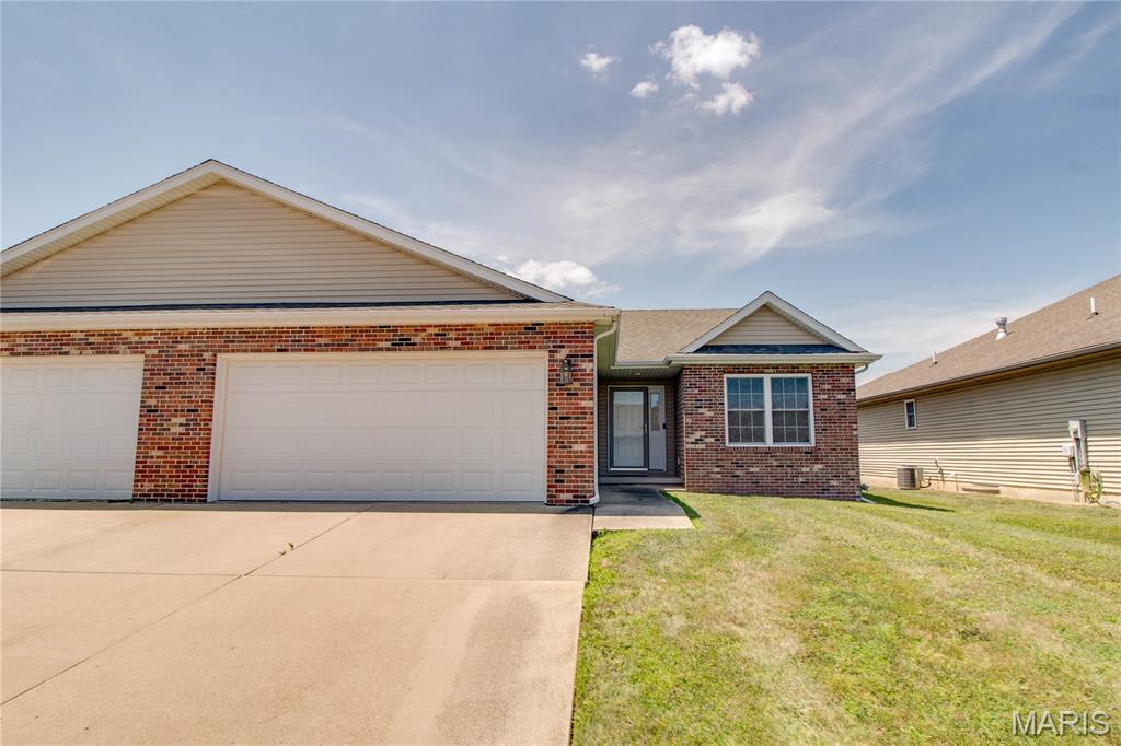 2909 Sandy Lane Springfield, IL 62711 - Photo 2 of 45 Gallery Image 2