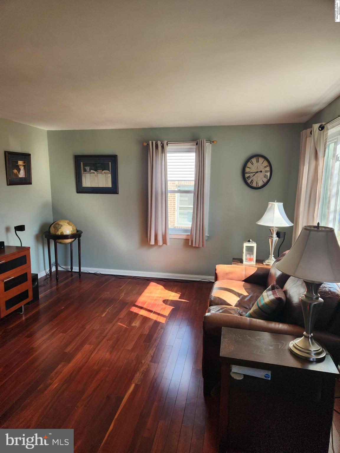 433 Lawrence Road Havertown, PA 19083 - Photo 4 of 22 Living Room