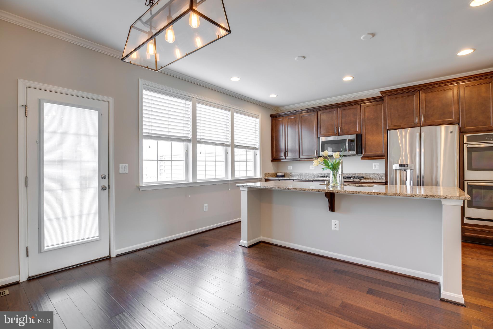 25656 Pleasant Valley Road Chantilly, VA 20152 - Photo 8 of 44 Gallery Image 8