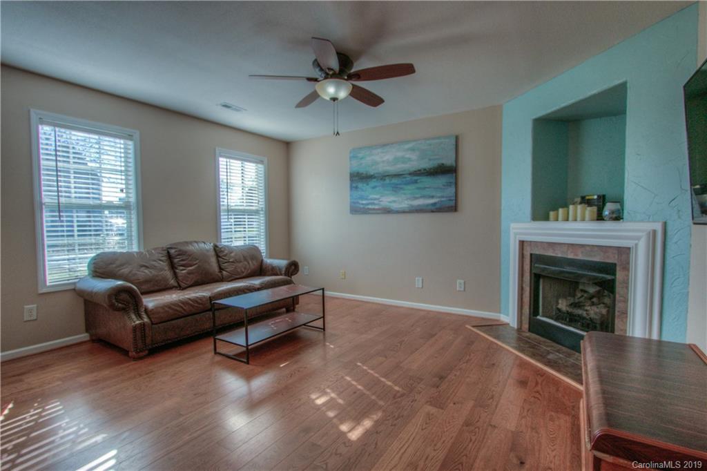 1043 Hipp Road Charlotte, NC 28216 - Photo 3 of 23 Gallery Image 3