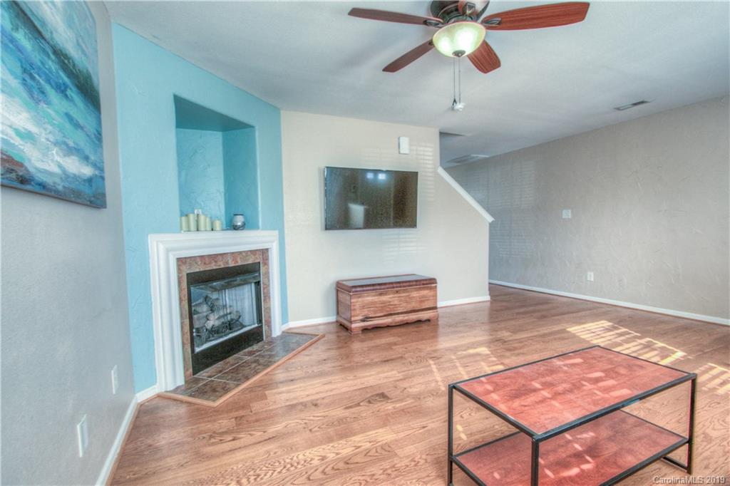 1043 Hipp Road Charlotte, NC 28216 - Photo 5 of 23 Gallery Image 5