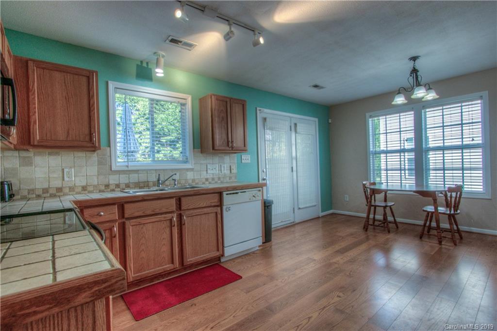 1043 Hipp Road Charlotte, NC 28216 - Photo 8 of 23 Gallery Image 8