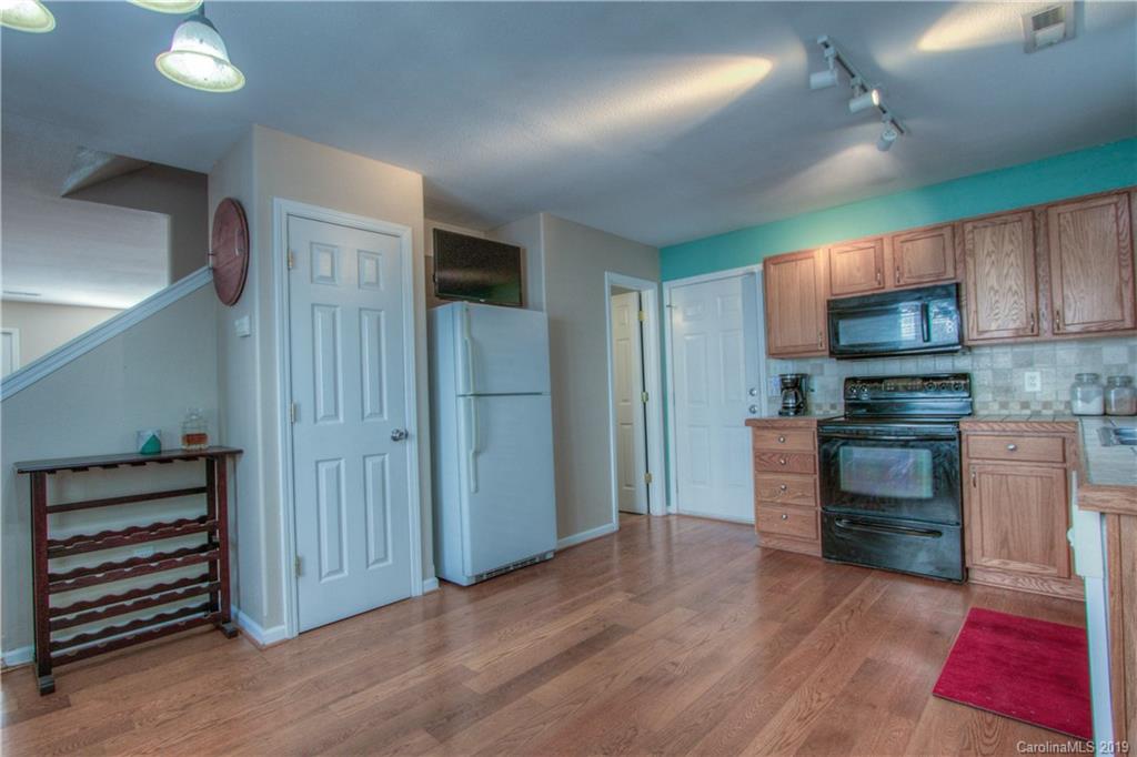 1043 Hipp Road Charlotte, NC 28216 - Photo 10 of 23 Gallery Image 10