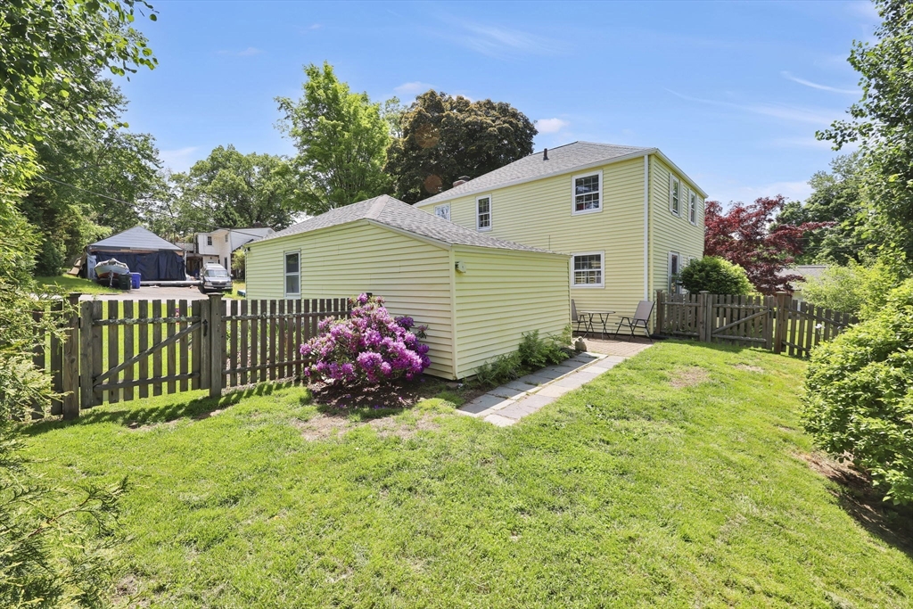 121 Benz Street Springfield, MA 01118 - Photo 37 of 40