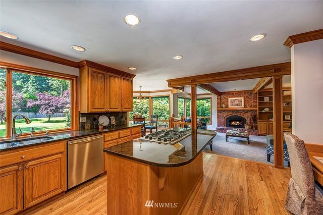 $901,500 | 10337 214th Avenue Northeast, Redmond, WA 98053