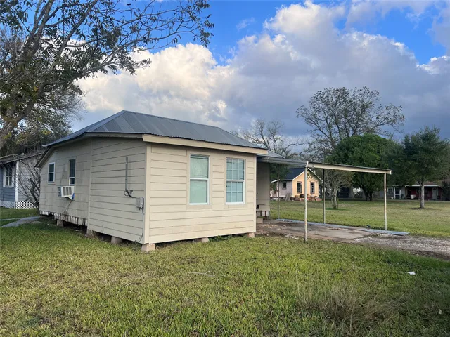 $750 | 815 East Railroad Avenue, Boling, TX 77420