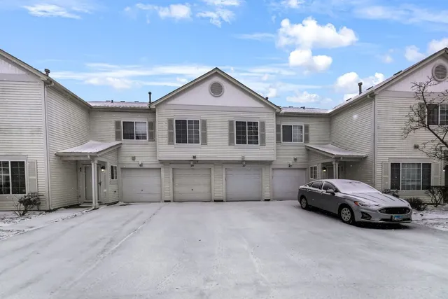 $269,900 | 37 Heather Glen Drive, Unit 37, Aurora, IL 60504