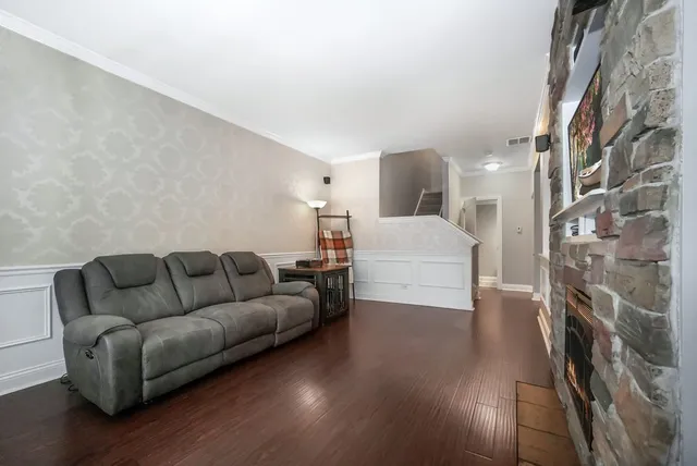 $269,900 | 37 Heather Glen Drive, Unit 37, Aurora, IL 60504