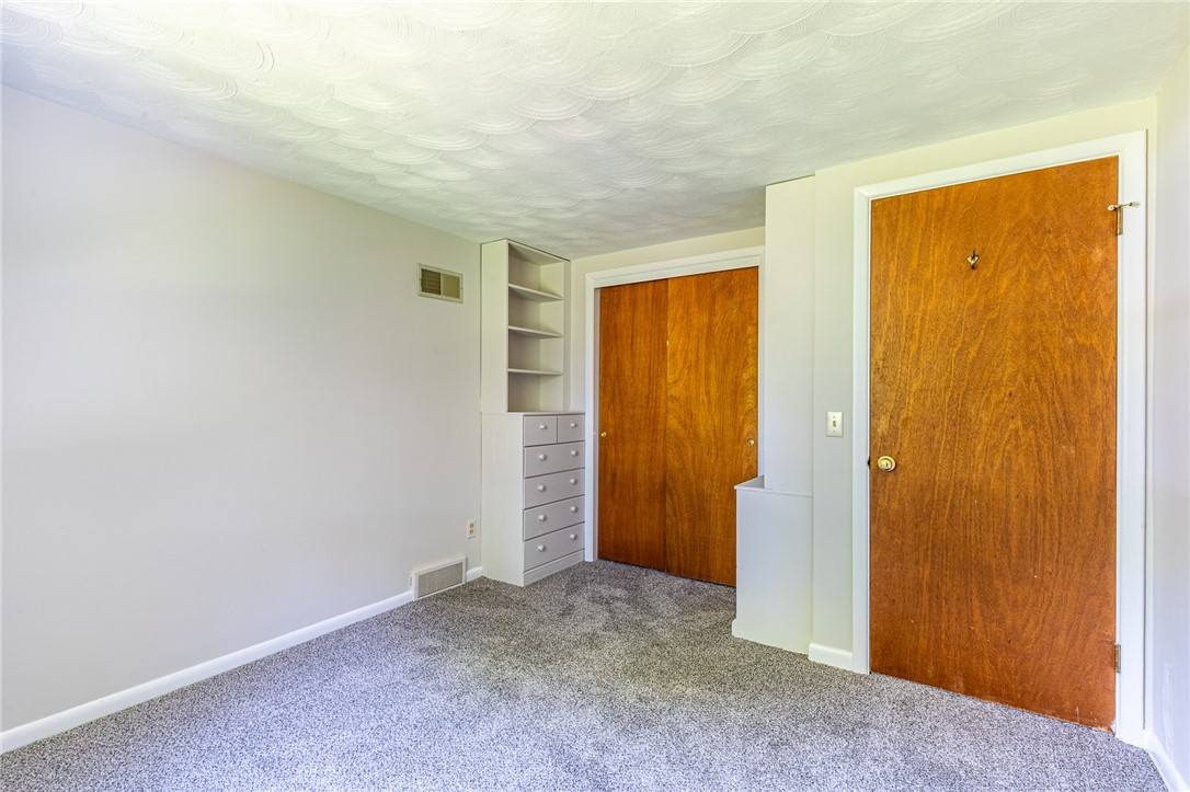 274 Parkview Drive Rochester, NY 14625 - Photo 31 of 41 Bedroom 3 with built ins for extra storage.