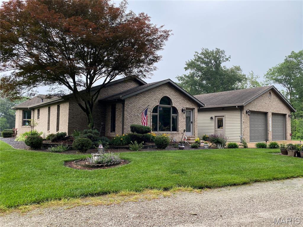 12702 Crestview Lane Trenton, IL 62293 - Photo 1 of 98