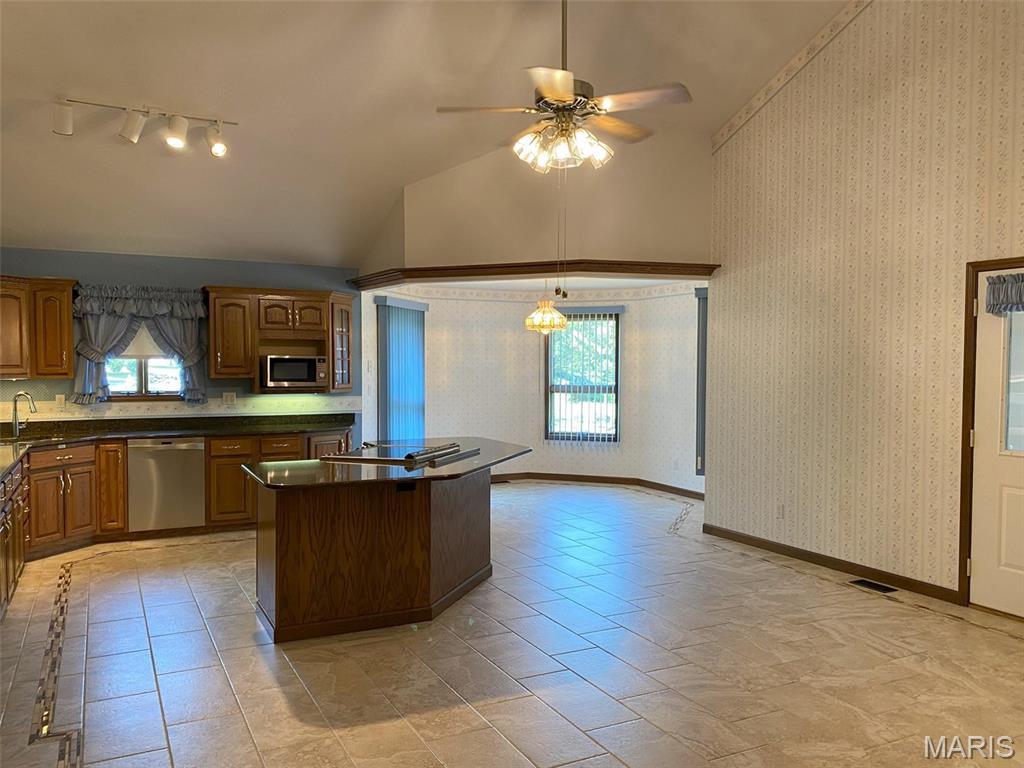 12702 Crestview Lane Trenton, IL 62293 - Photo 15 of 98