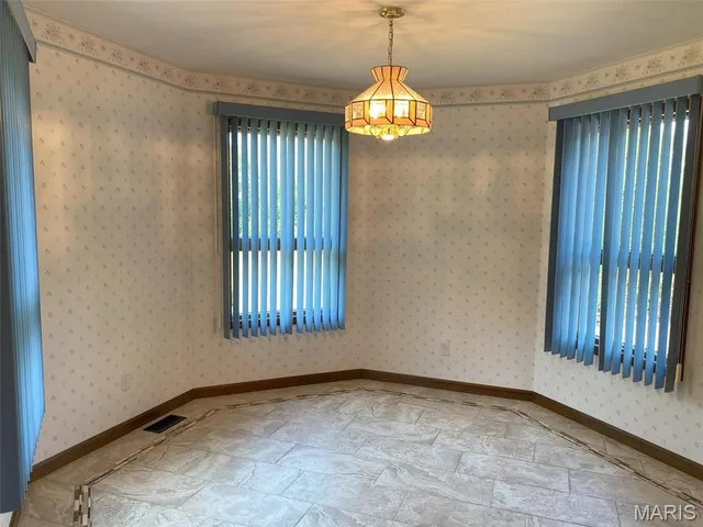 $595,000 | 12702 Crestview Lane, Trenton, IL 62293