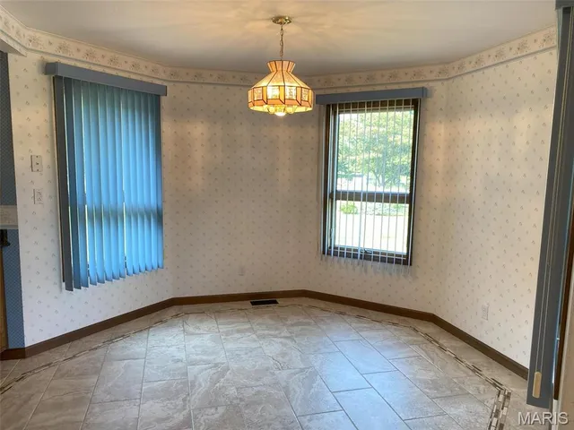 $595,000 | 12702 Crestview Lane, Trenton, IL 62293