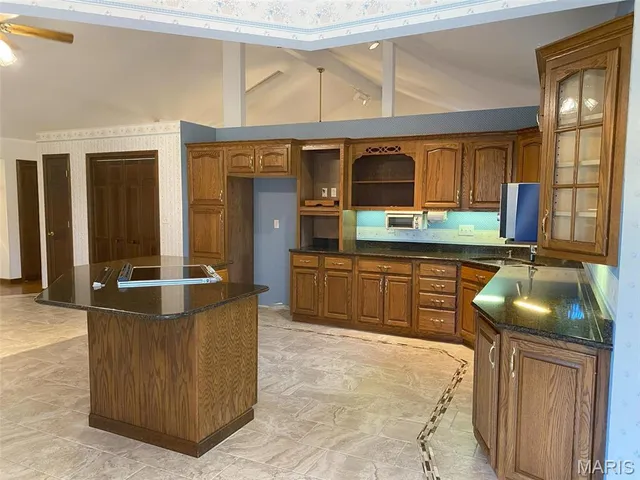 $595,000 | 12702 Crestview Lane, Trenton, IL 62293